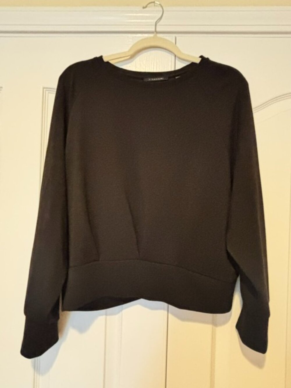 T Tahari Women's Black Long Sleeve Crew Neck